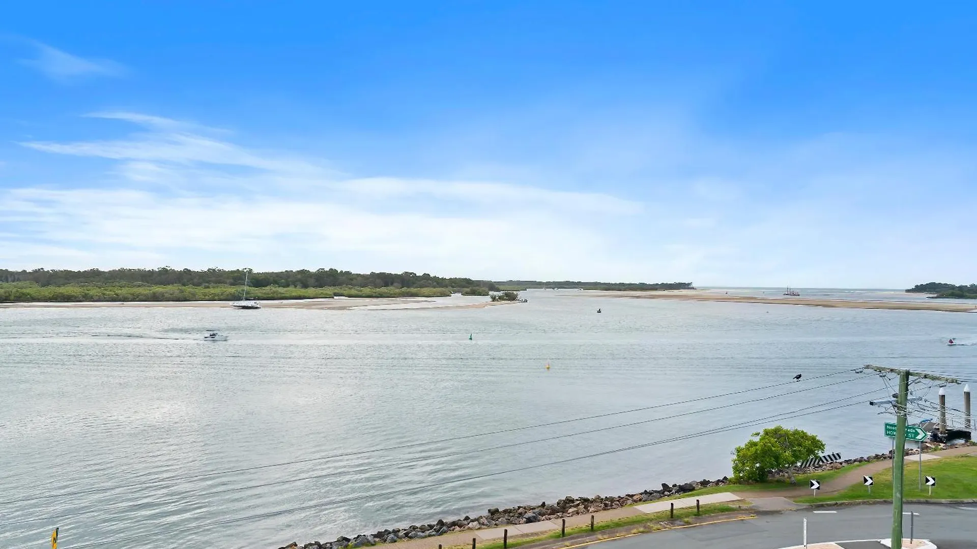 Howard St Panoramic River And Ocean Views - Penthouse -Rooftop Noosaville Australia