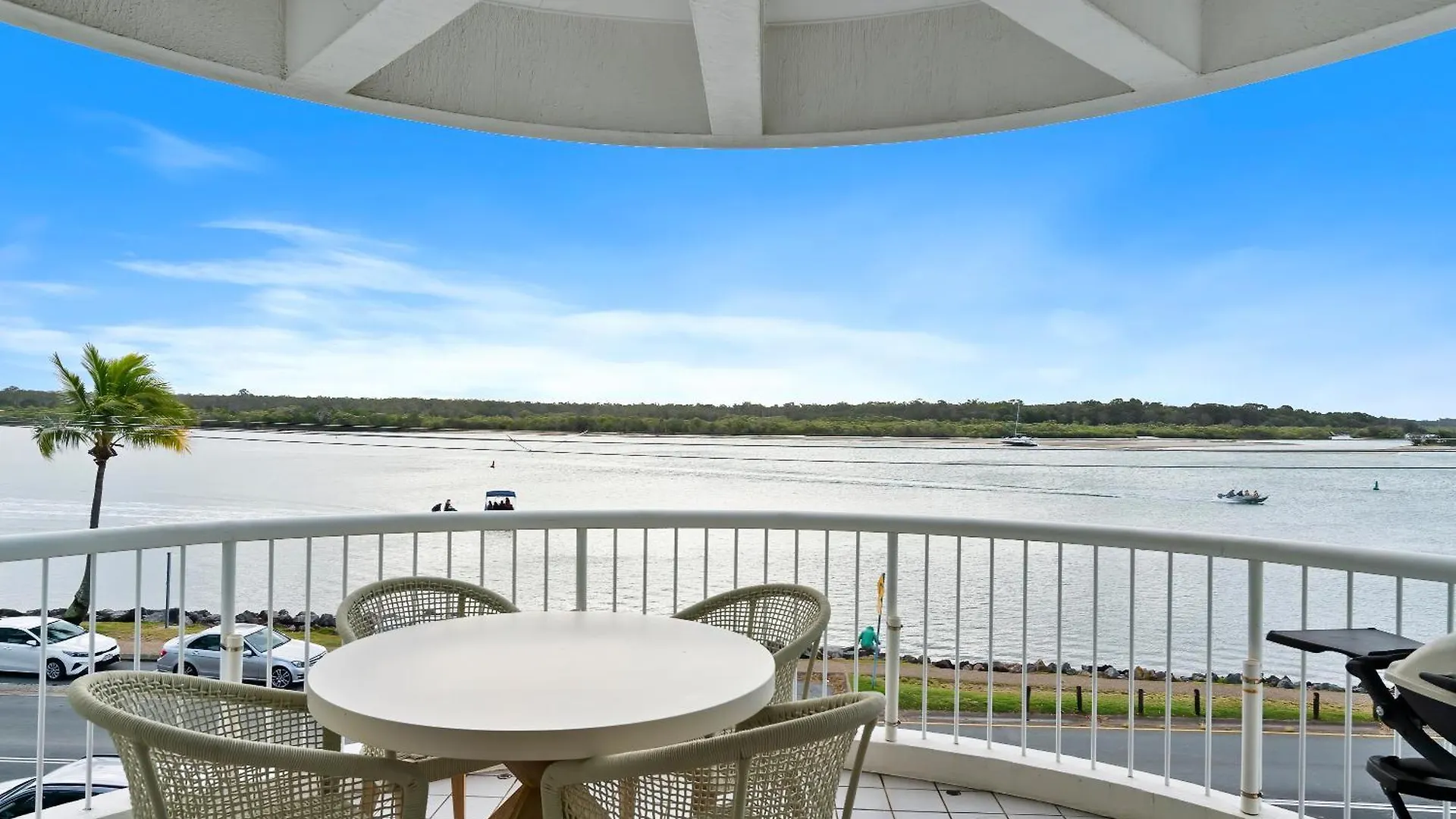 Howard St Panoramic River And Ocean Views - Penthouse -Rooftop Noosaville